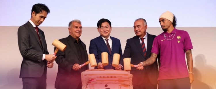 巴萨抵达神户参加欢迎晚宴，乐天创始人、日本及上海球迷会参会