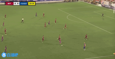 有威胁！拉菲尼亚身前无人左脚直接尝试远射，皮球稍稍偏出球门