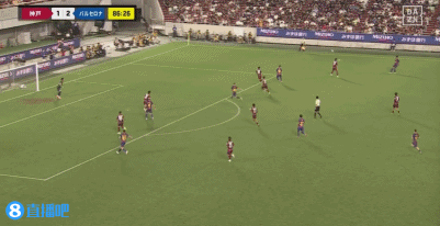 18岁德罗破门！神户解围不利德罗不停球抽射破门，巴萨3-1神户