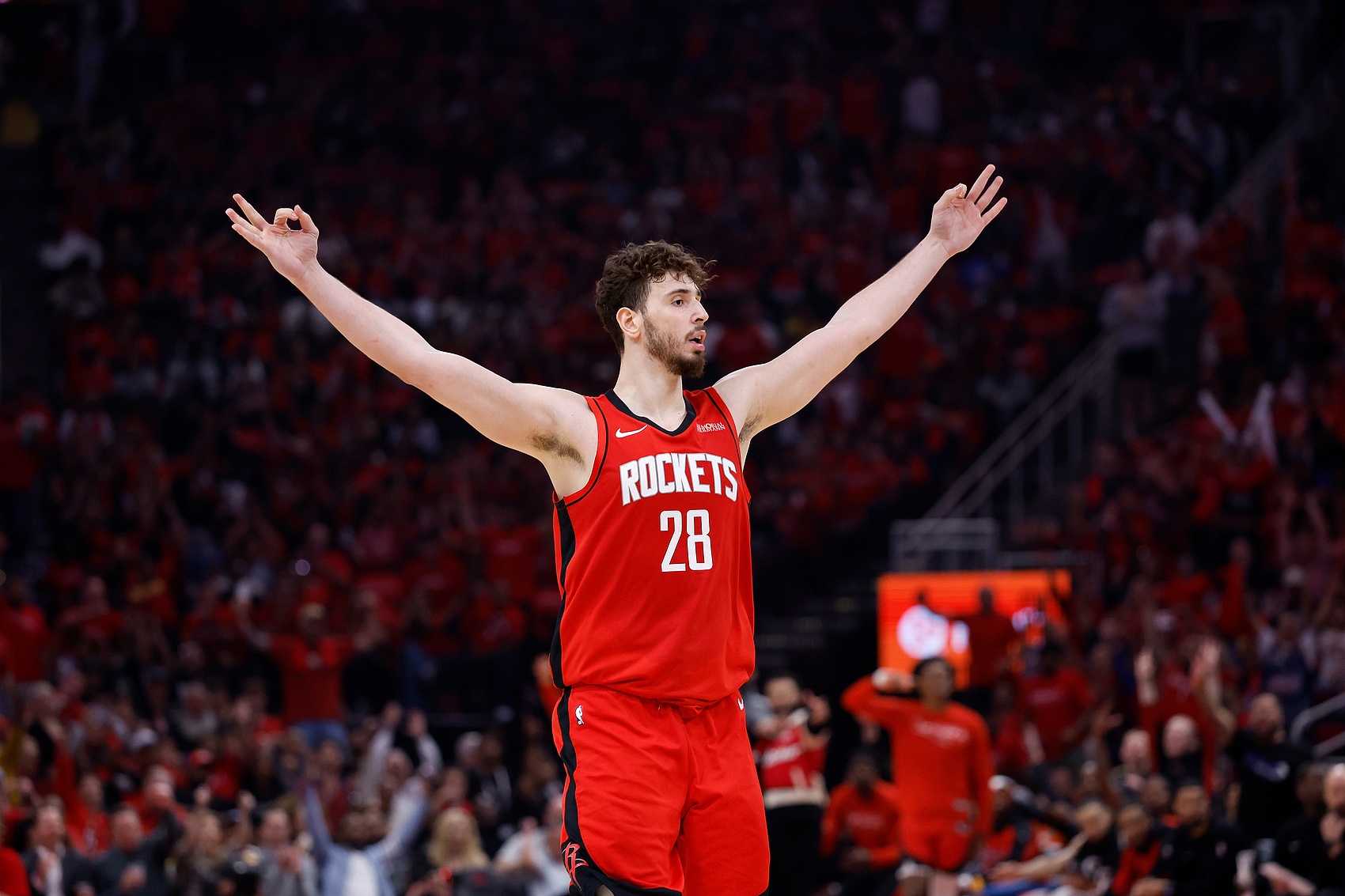 火记罗列申京的荣誉数据：NBA最年轻三双中锋&队史第3年轻全明星