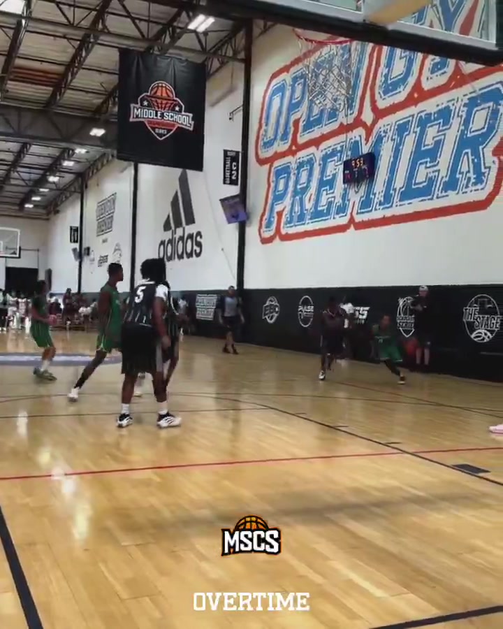 三分比他爹强😂美媒晒隆多儿子打球视频 左手上篮太像父亲