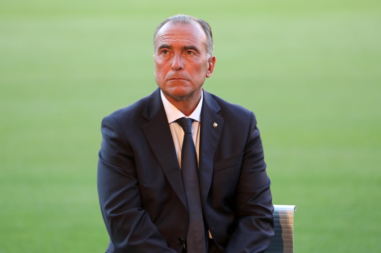 记者：巴萨副主席尤斯特今天将从日本回国，接近加盟利雅得胜利