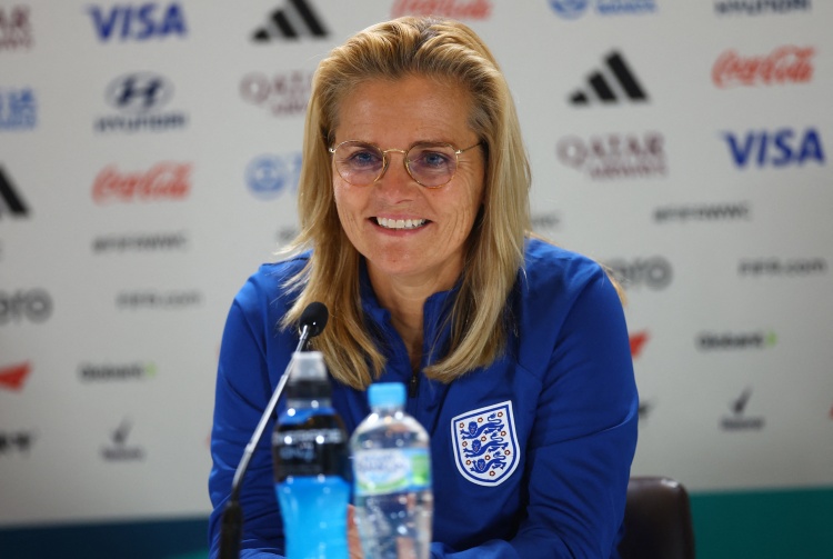 魏格曼带领荷兰女足&英格兰女足连夺三届欧洲杯，历史第二人