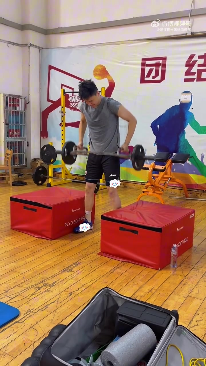 被青岛男篮顶薪追逐！浙江男篮晒球队训练视频 王奕博仍在队