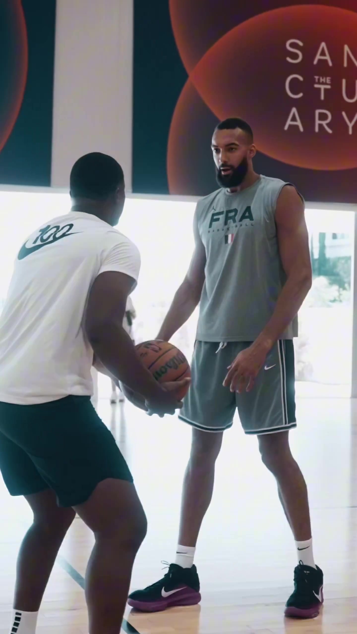 要进化？戈贝尔最新训练视频流出 连运球后的各种投篮都有模有样