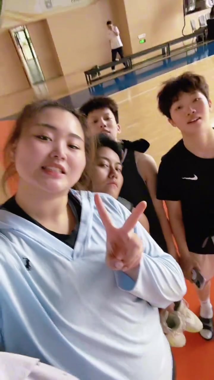 世大运中国女篮夺冠！刘禹彤：奇妙旅程 朋友是我生活的快乐解药