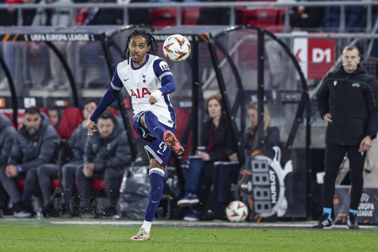 记者：斯宾塞在和热刺谈新合同，薪水将有所上涨