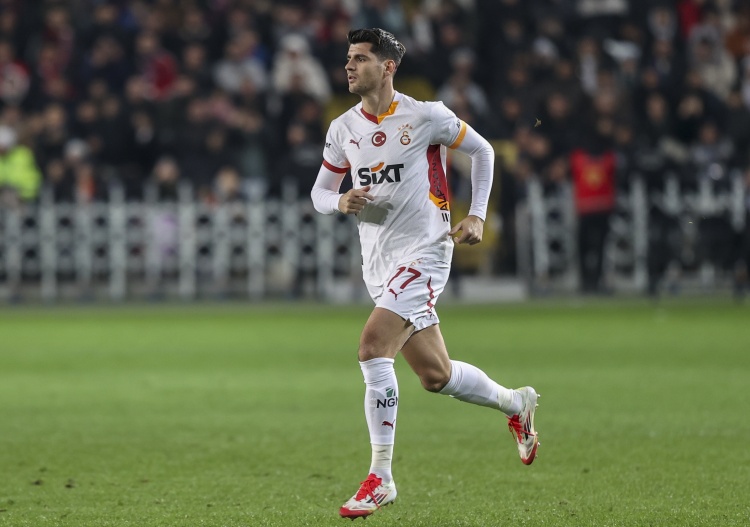 斯基拉：莫拉塔要求加拉塔萨雷放他离开，他只想加盟科莫