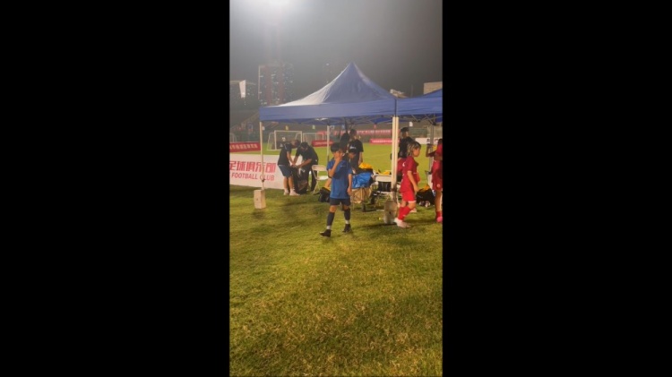 记者：来沪参赛的西班牙小球员知道武磊，他的队友宛如大卫席尔瓦