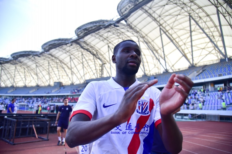 记者：阿马杜可能出任申花首发中卫，与蒋圣龙搭档