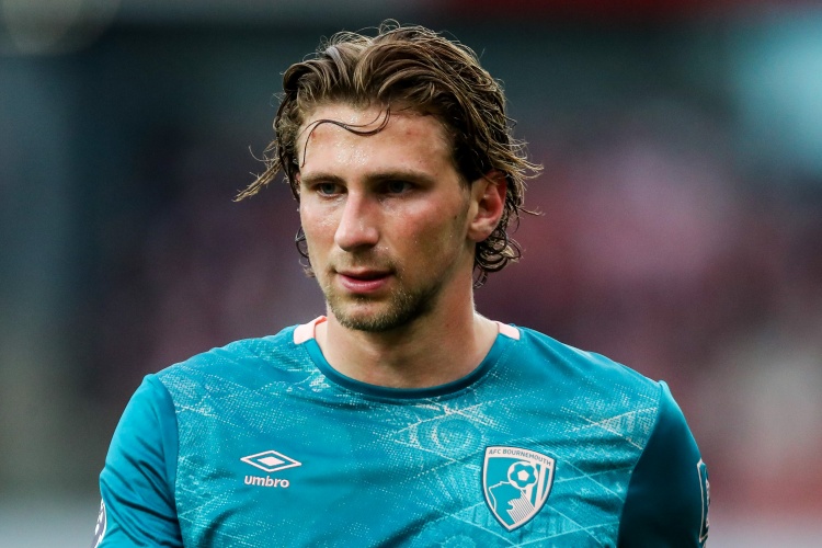 即将HWG！罗马诺：巴黎圣日耳曼接近签下伯恩茅斯后卫扎巴尼