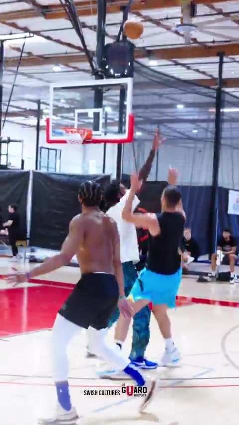 咔咔就是投！克莱-汤普森现身野球局 精准投射一通乱杀