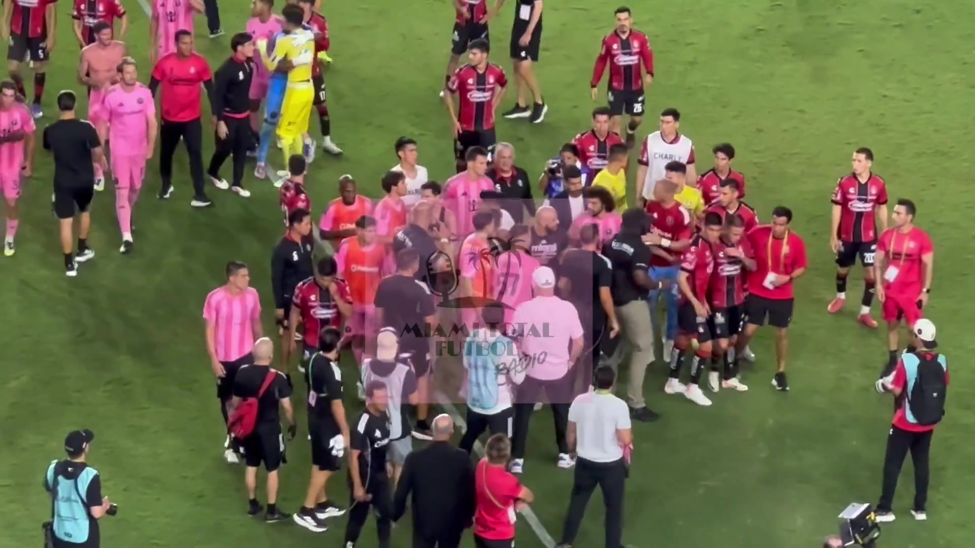 保镖-1！官方：梅西保镖无许可进入场内，联盟杯剩余比赛禁止进场