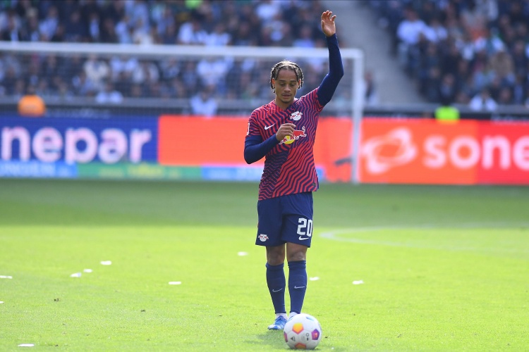 记者：切尔西仍在与莱比锡商谈西蒙斯转会，莱比锡等待正式报价