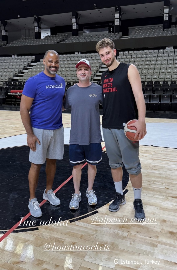 🚀乌度卡申京在土耳其合影 火箭连续2个夏天派3人陪练申京