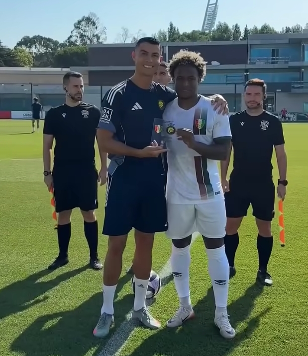 利雅得胜利封闭热身赛0-1负于葡超保级队，C罗首发出战半场被换下