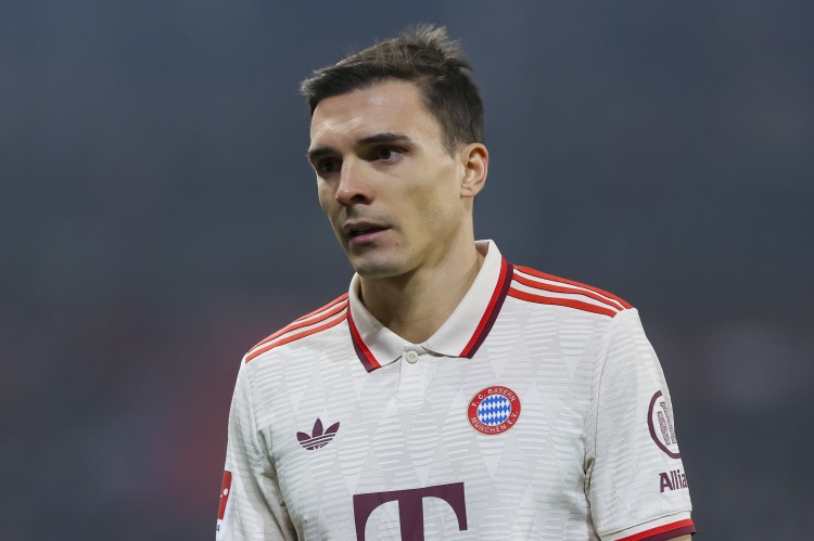 德天空：帕利尼亚转会热刺手续已签署完成，目前球员已抵达伦敦