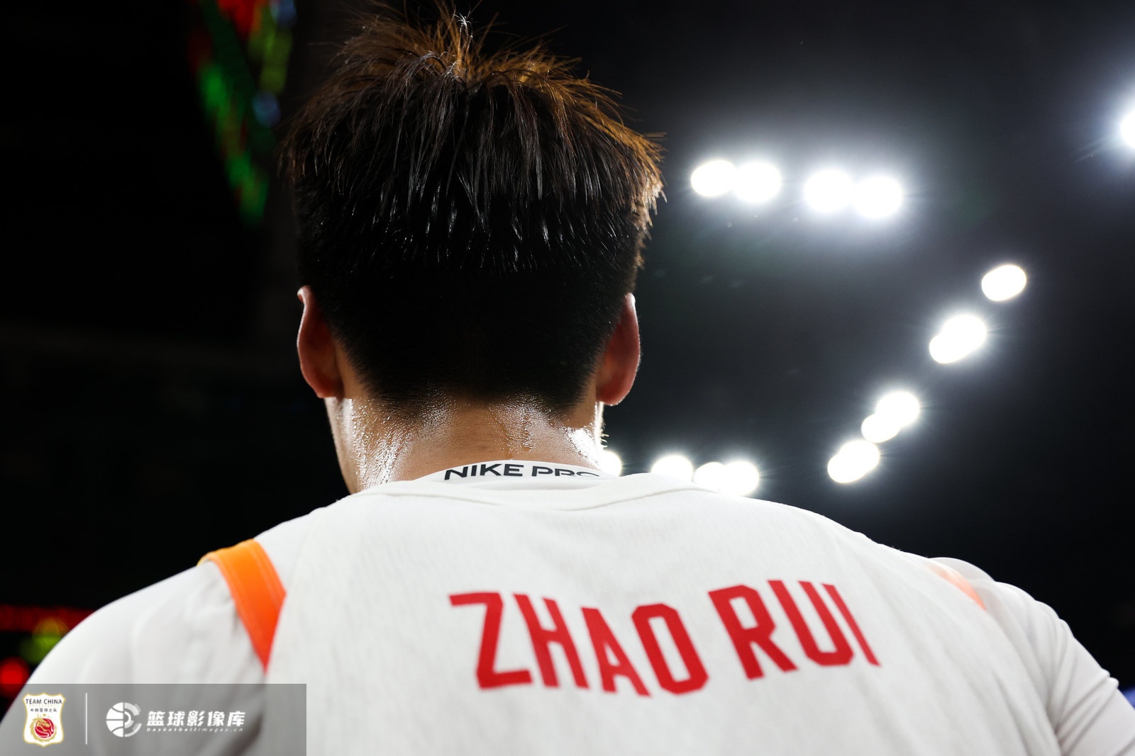 媒体人：亚洲杯名单无太多意外 低谷中的男篮需带着目标全力冲！