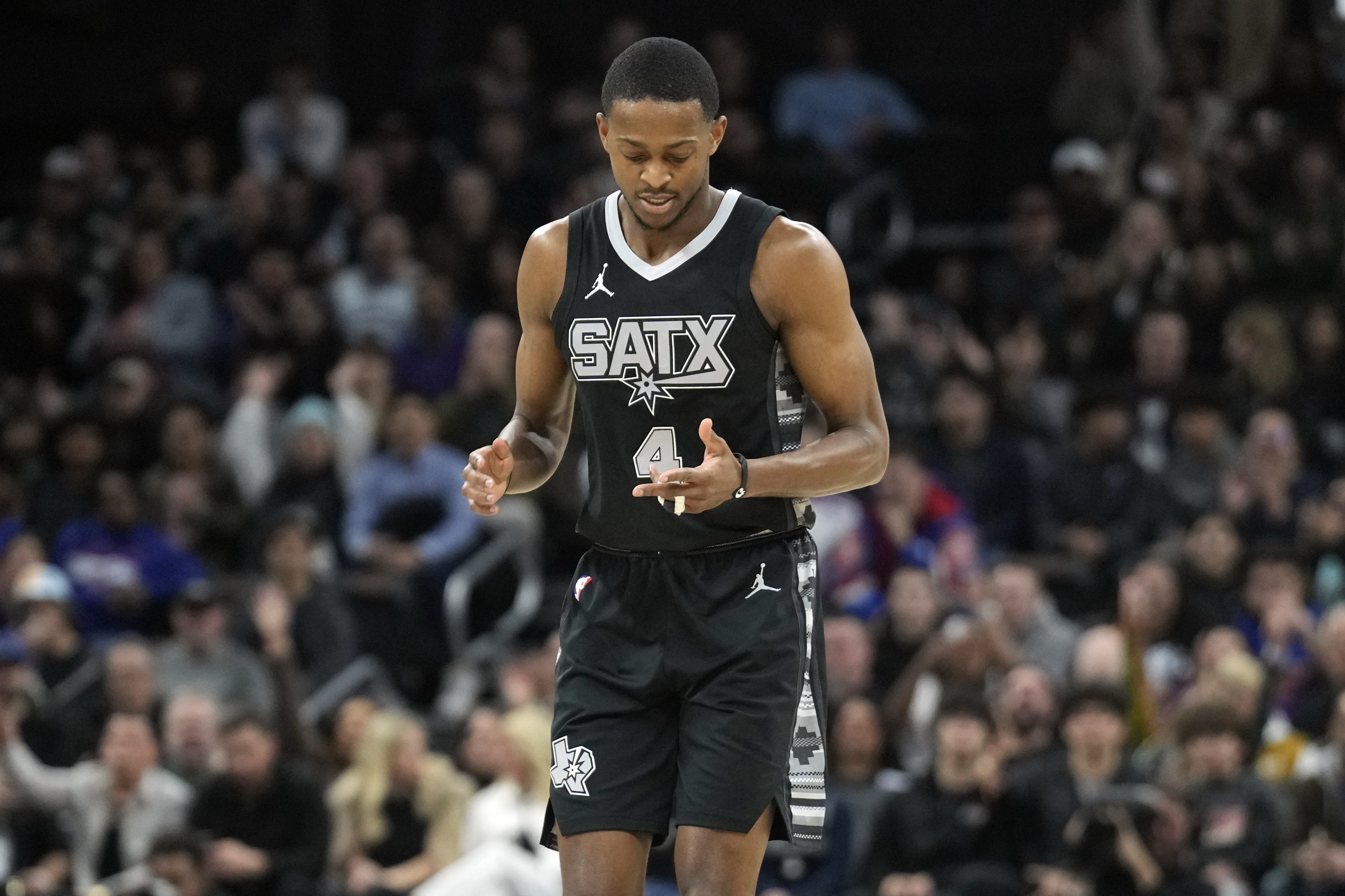 Stein：卡斯尔崛起&哈珀加盟让很多人好奇马刺给福克斯顶薪的意愿