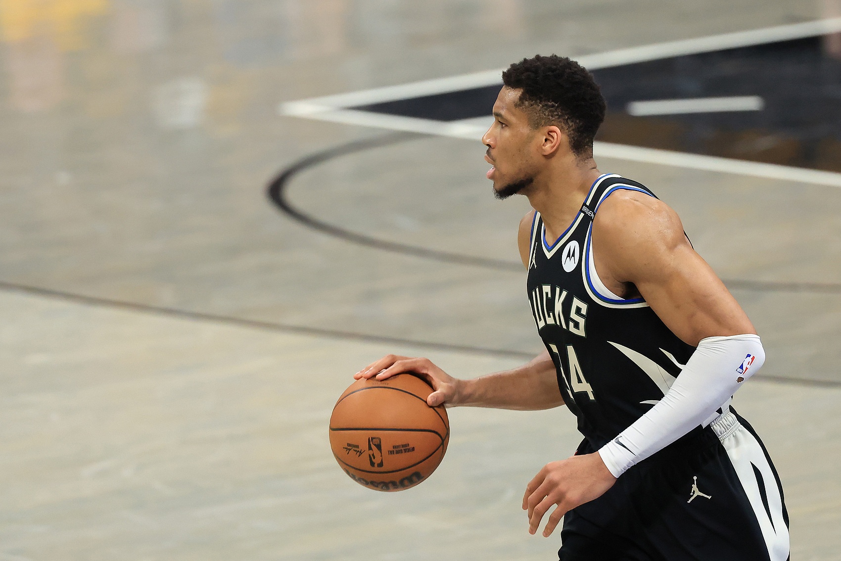 Shams：字母哥在雄鹿队是走是留 目前仍没有任何定论