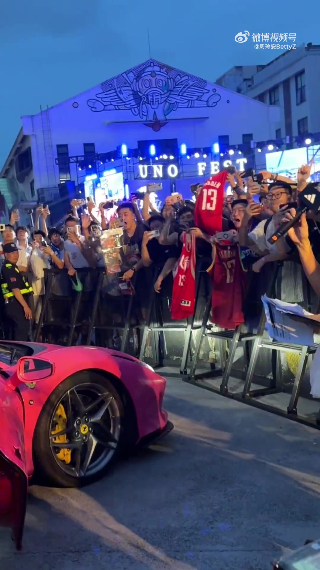 周玲安晒哈登广州行花絮：一直阴雨绵绵🌧️但球迷热情不减🔥