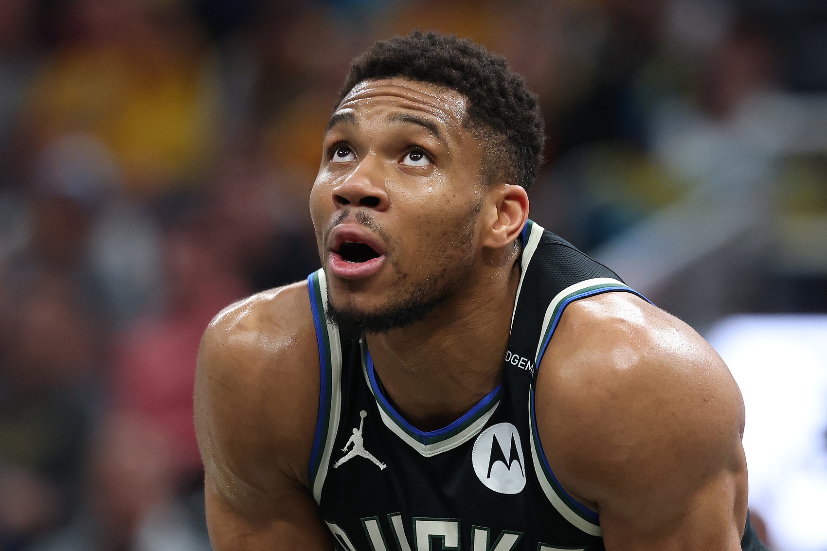 Shams：据我所知 有多支球队目前都在等待字母哥做决定