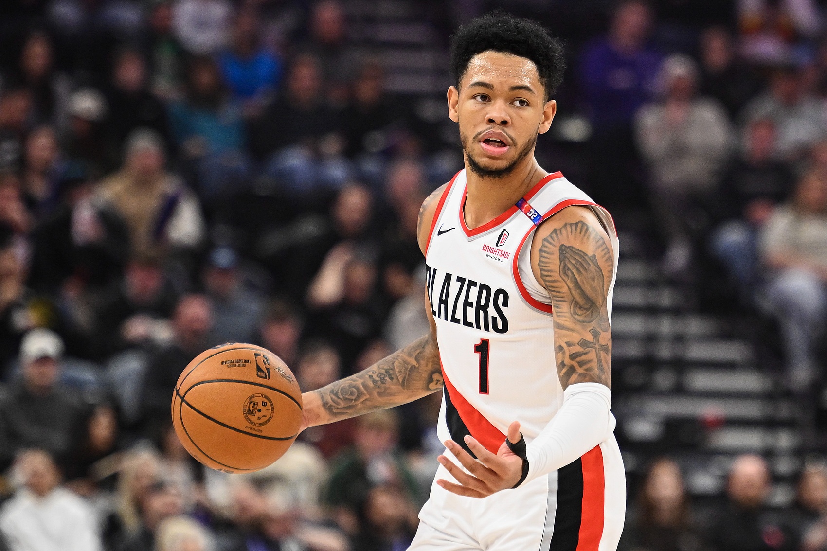 媒体人：绿军是否会留西蒙斯仍是未知数 一直没给他开新援发布会