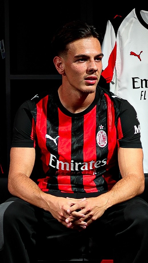 米兰新援亚沙里快问快答：会说三种语言，偶像是皮尔洛