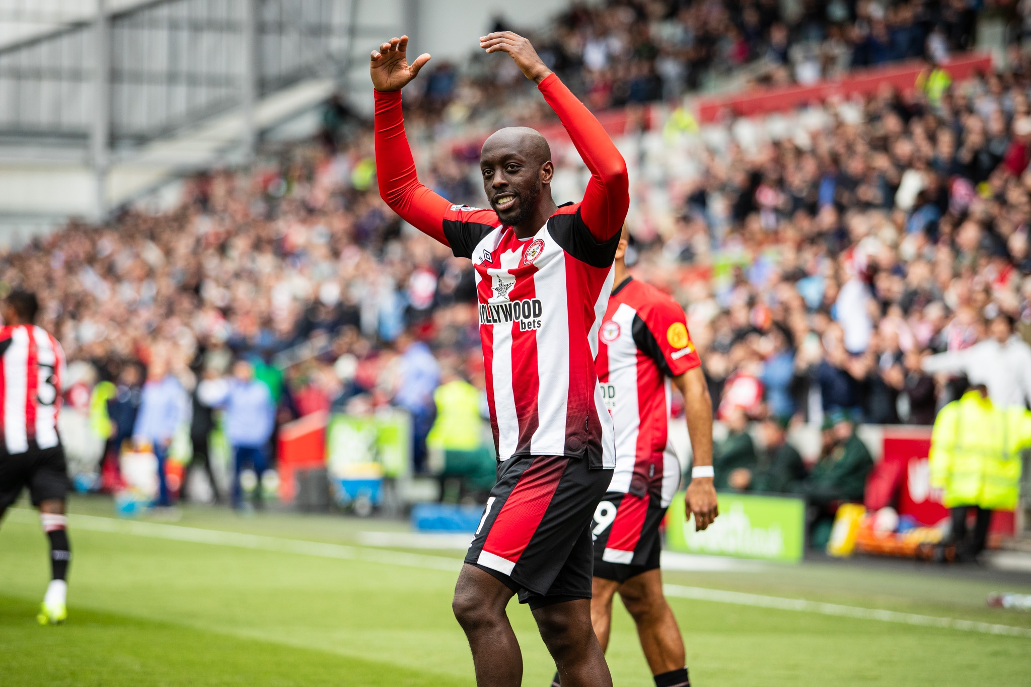 队报：利雅得胜利与布伦特福德前锋维萨进行了初步接触