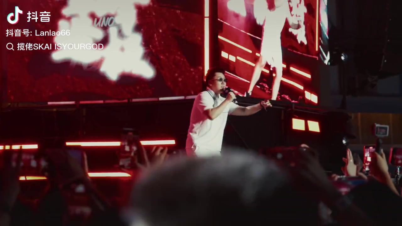 好起来了💰揽佬跟哈登同台表演 共同演唱《大展鸿图》