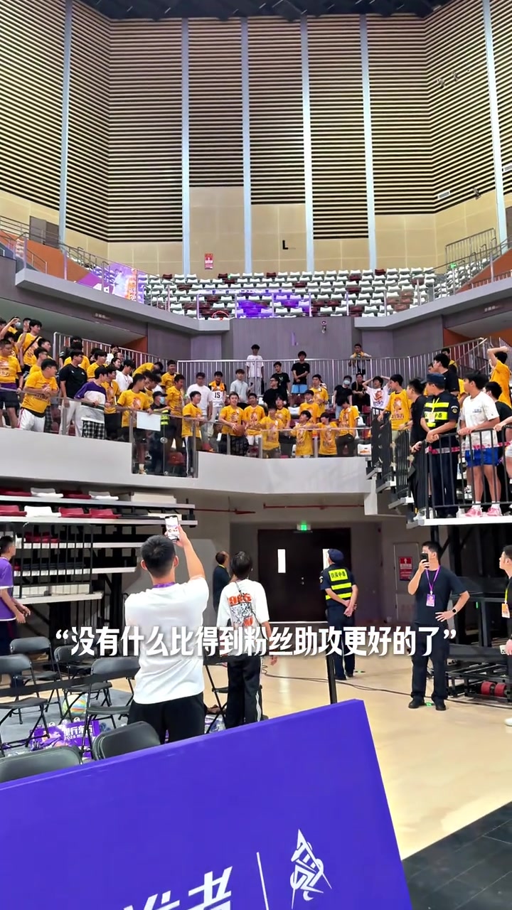 中国行收获满满！里夫斯与球迷互动 随后命中超远三分