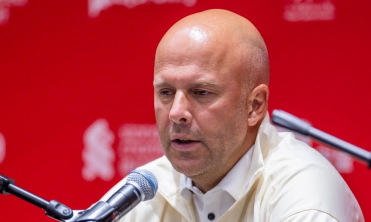 斯洛特：现有中卫完全够用；锋线已足够强大但仍在转会窗寻找机会