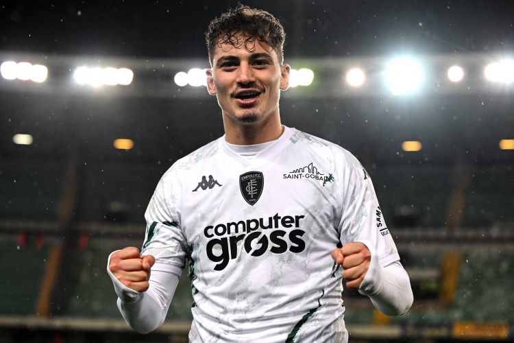 全市场：放弃先租后买，卡利亚里600万欧直接求购S-埃斯波西托