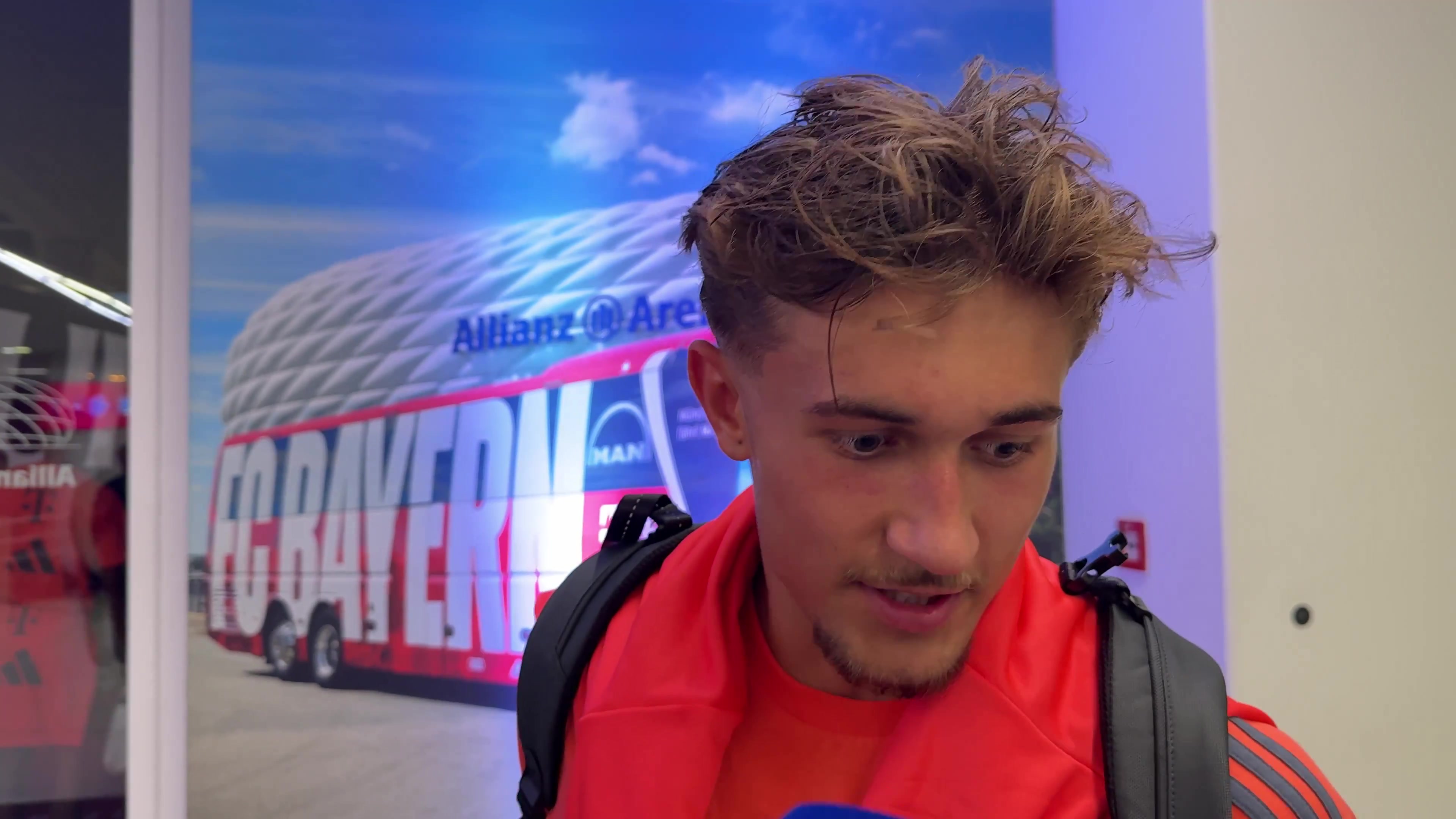 比绍夫：国家队对我的帮助很大，让我融入拜仁更加容易