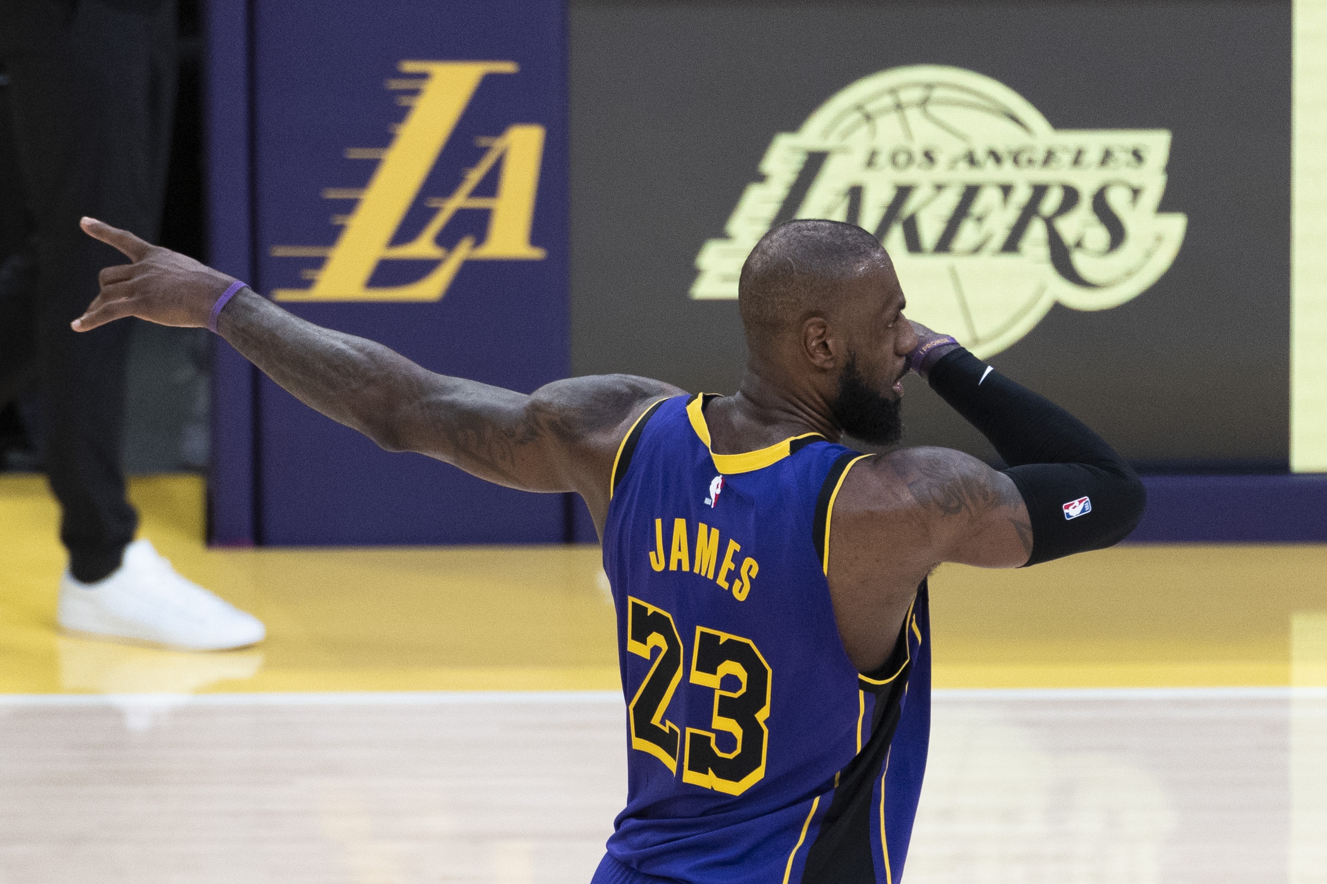 湖记：营造离队恐慌来威胁球队是詹姆斯的老把戏 但现在不管用了