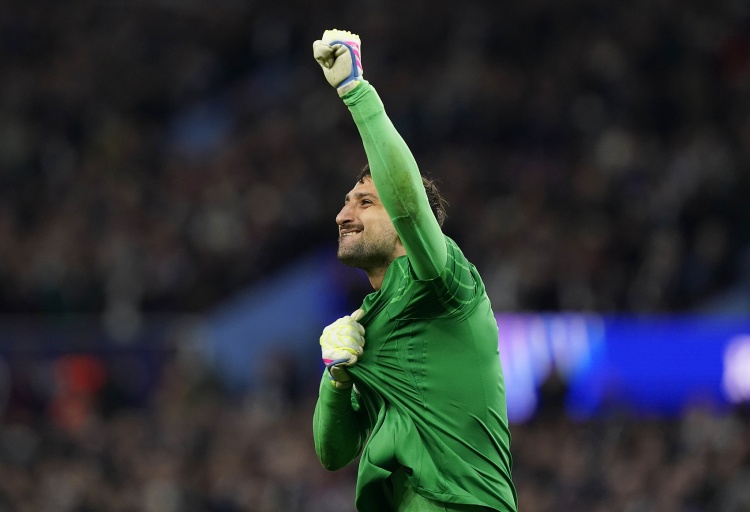 斯基拉：巴黎不希望明年免费放走多纳鲁马，将尝试今夏出售球员