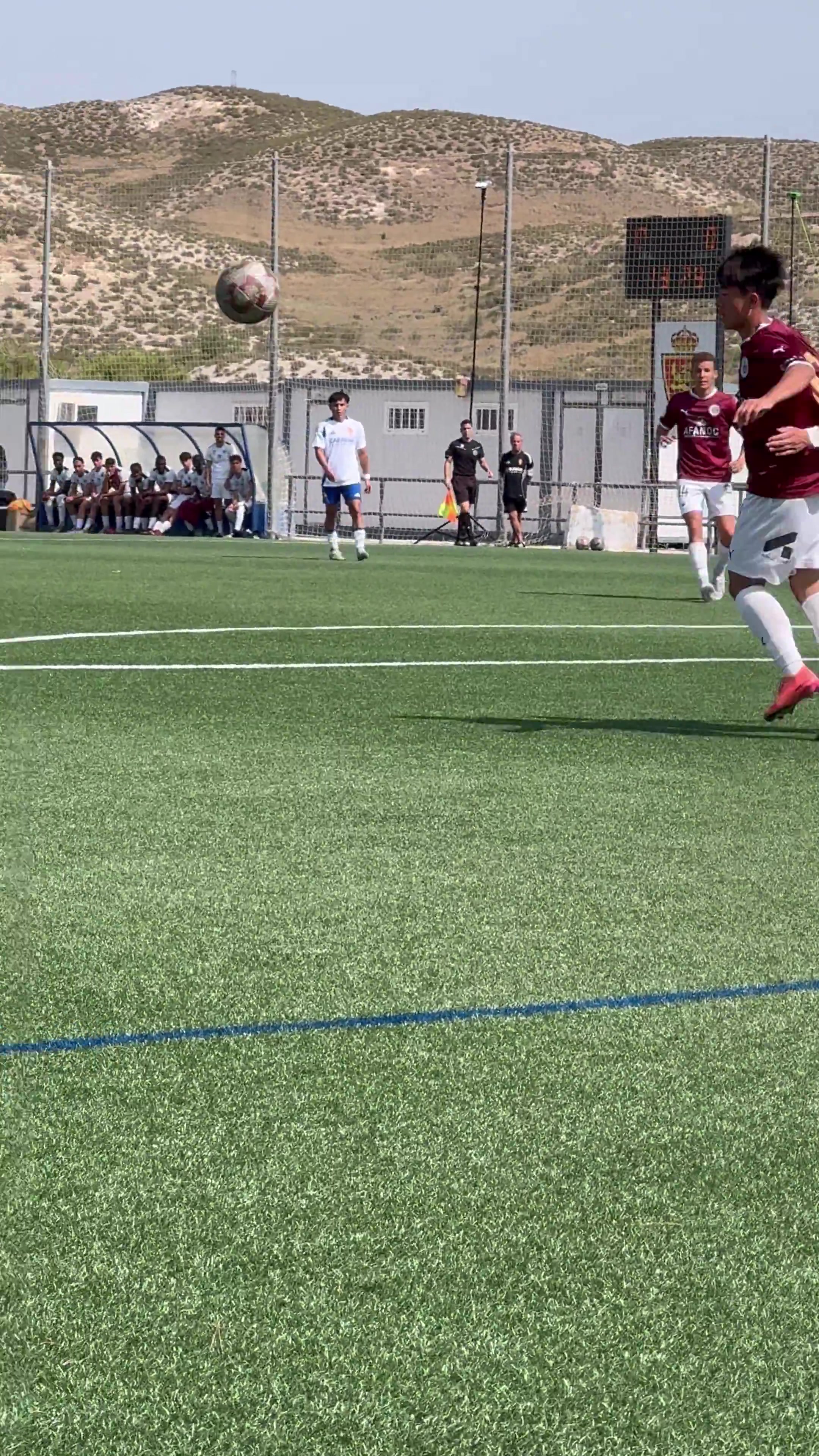 不错的尝试！邝兆镭禁区内接球转身打门，被对方后卫封出