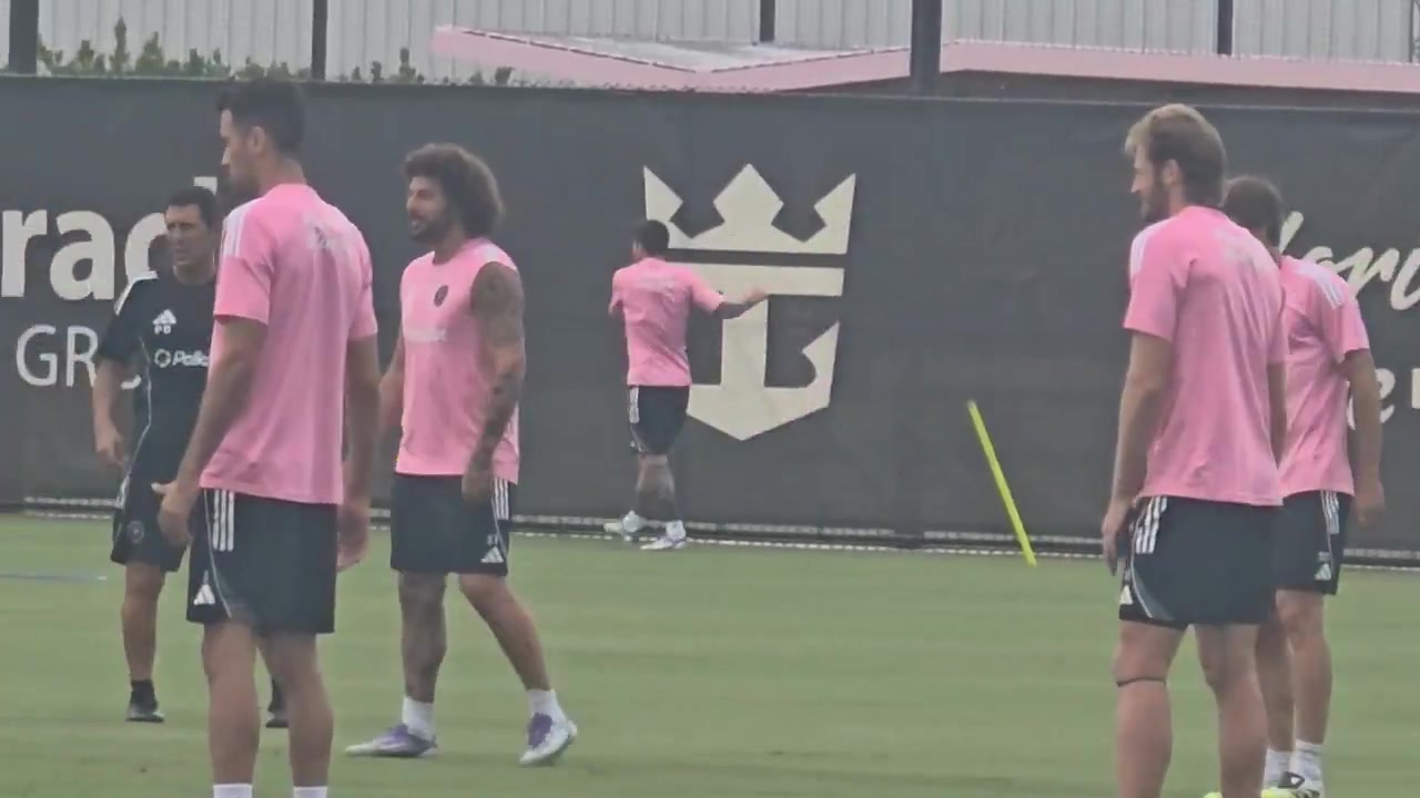 记者：迈阿密国际备战奥兰多城，梅西单独训练