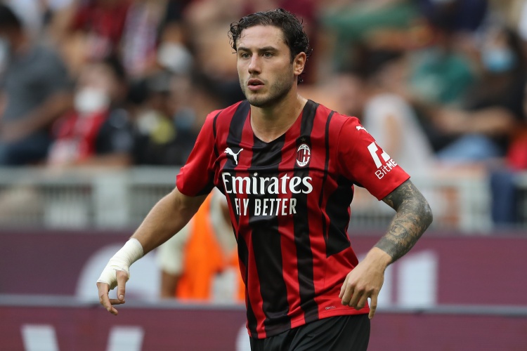 米体：卡拉布里亚因为开车看手机被吊销了驾照