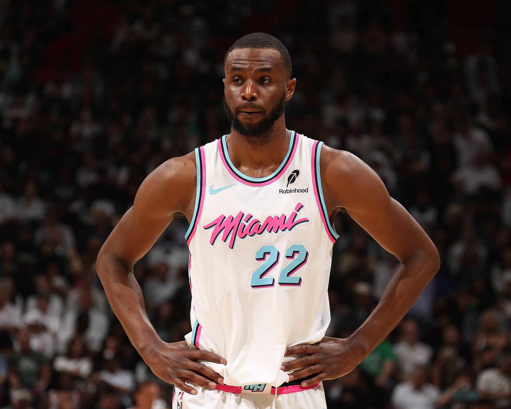 记者：维金斯能让湖人立刻成为争冠球队 但我觉得他们会按兵不动