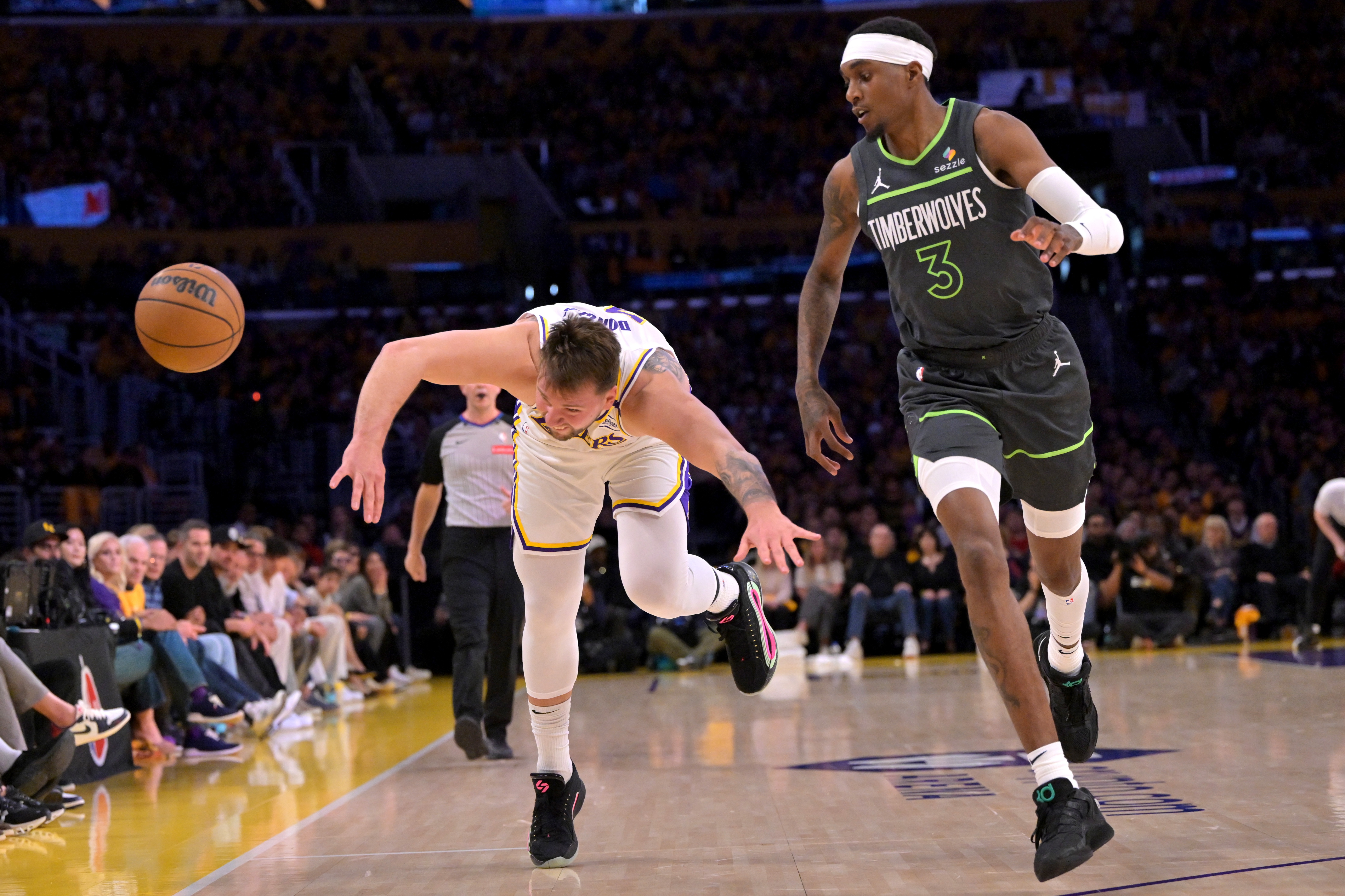 阿里纳斯：东契奇减肥不是为了防守 从没听说过白人也要防守的