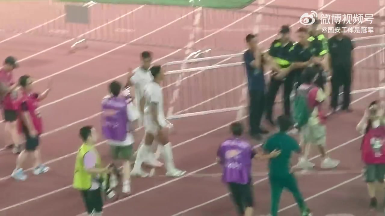 表现非常出色，柏杨定律！国安远征军高喊：柏杨牛X！