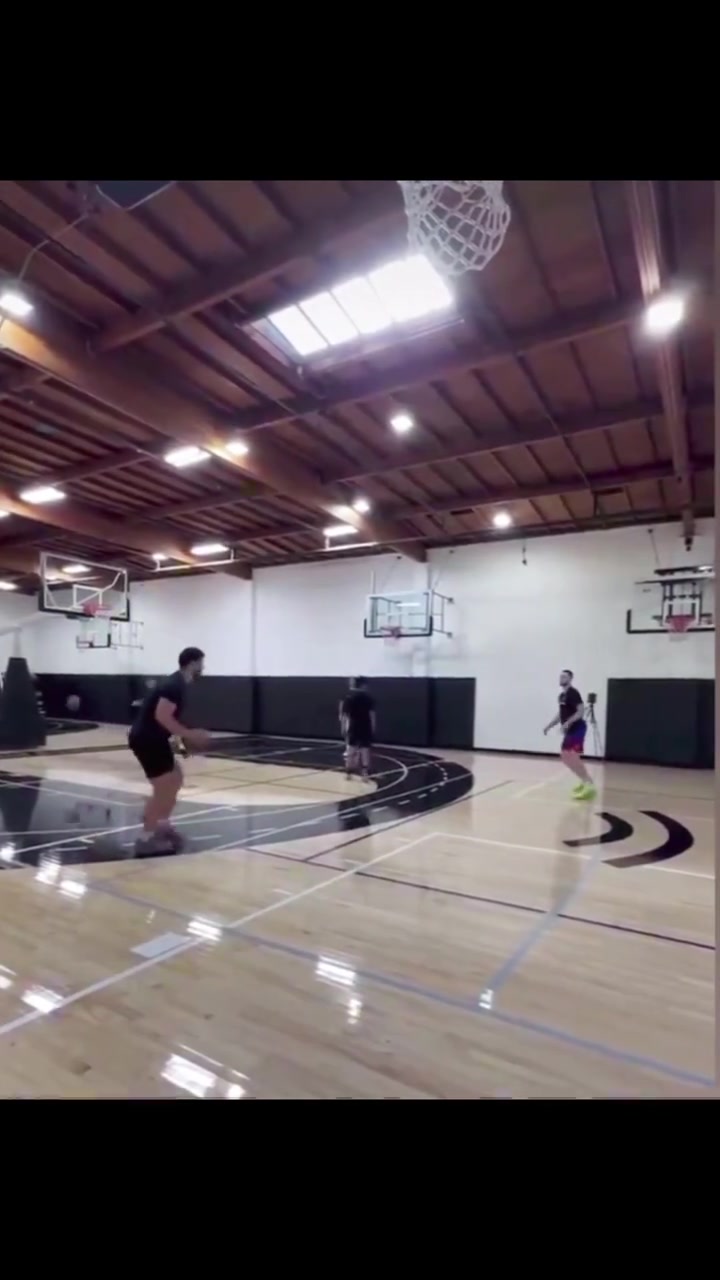 上赛季三分命中率场均39.7%！布劳恩休赛期继续苦练三分