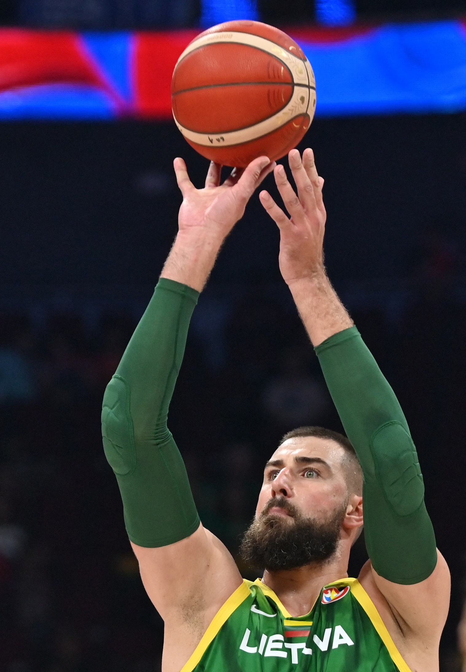 立陶宛热身赛77-54格鲁吉亚取得3连胜 瓦兰11+6 马穆15分