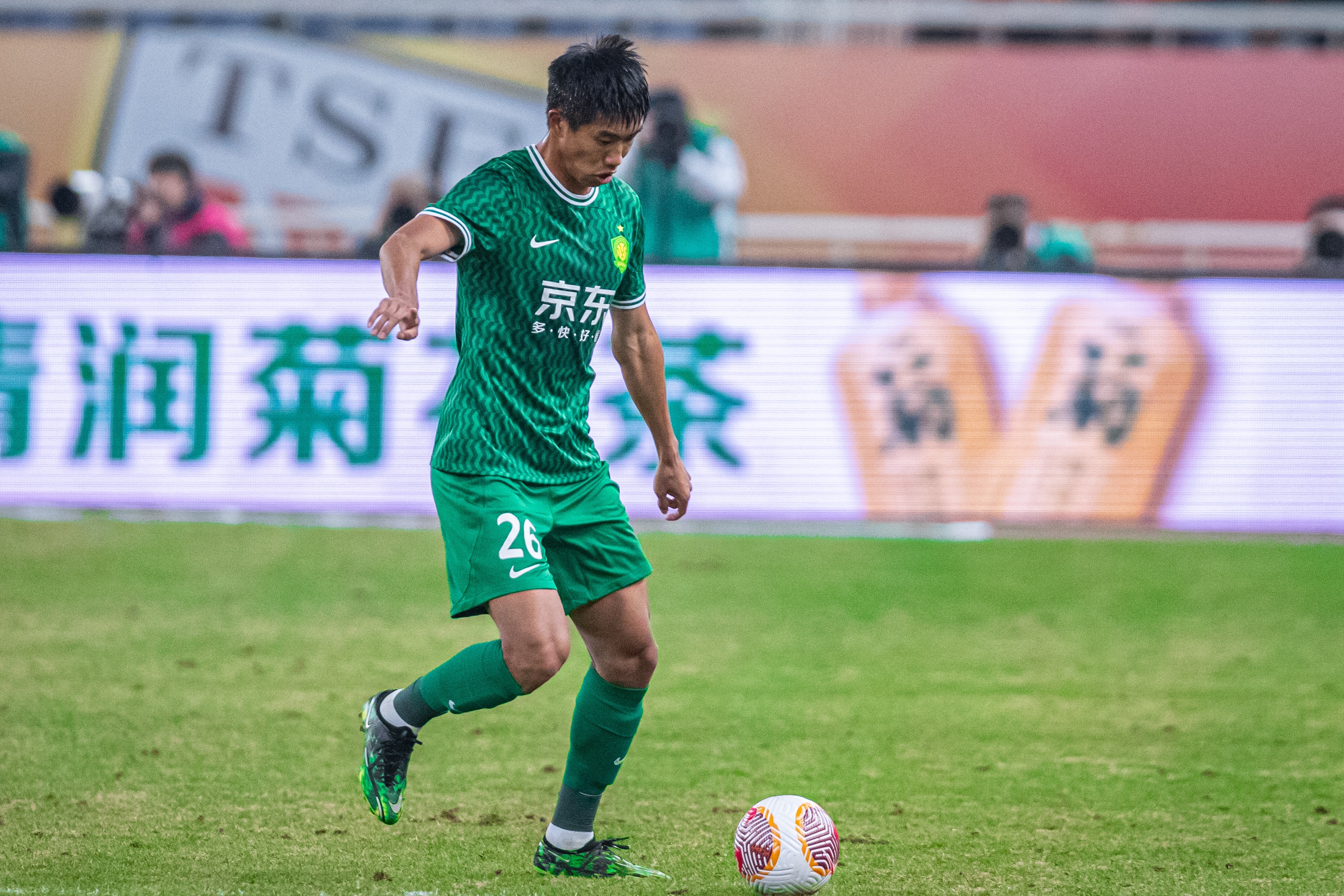 柏杨：球队赢球是关键，还有几场关键比赛我们一场一场去踢