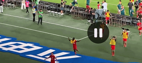 阿奇姆彭：足协杯后不想踩到申花队徽，但翻滚的方向没把握好