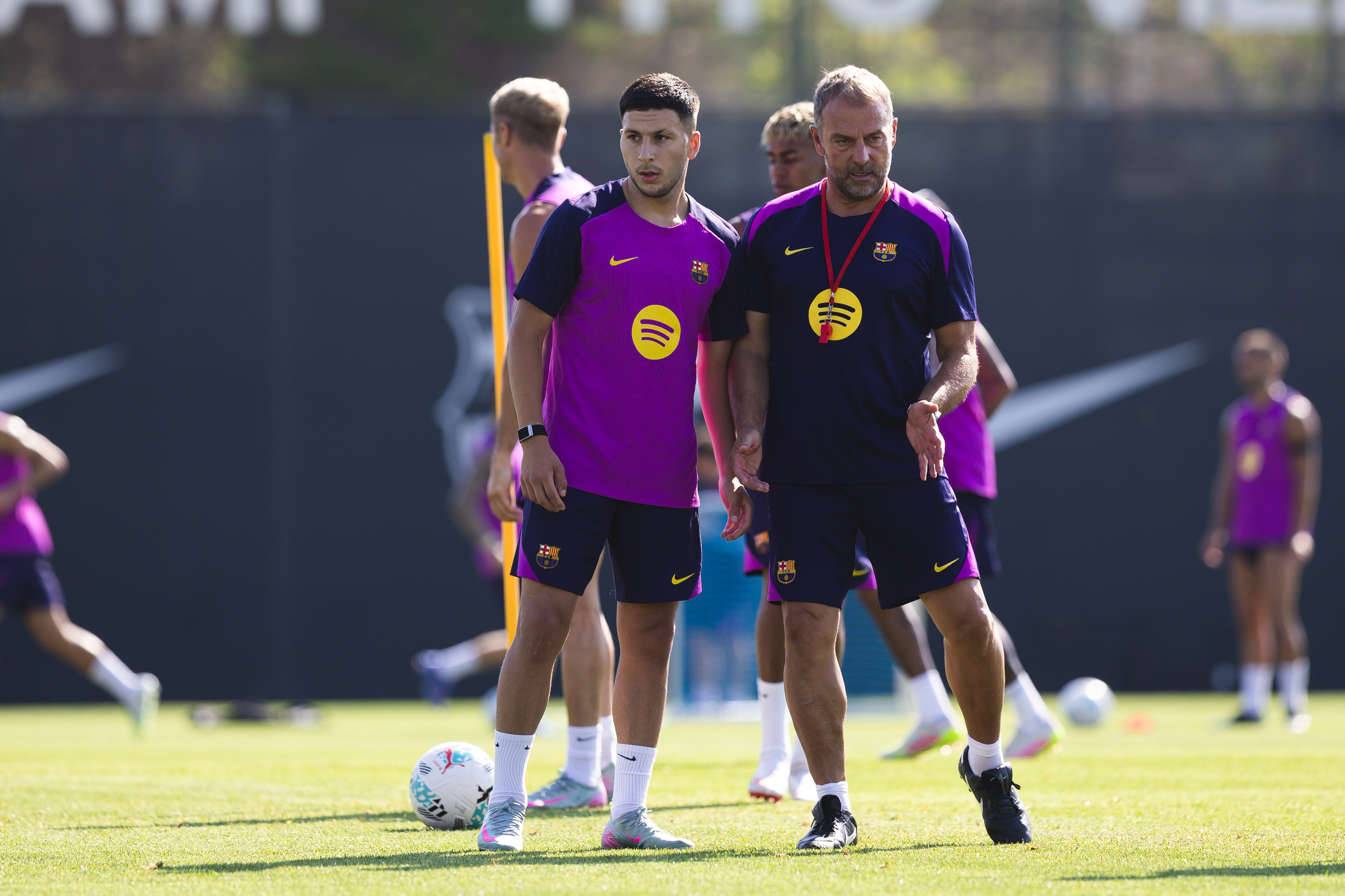 阿斯：巴萨认为巴德吉本赛季大有可为，弗里克计划给他出场机会