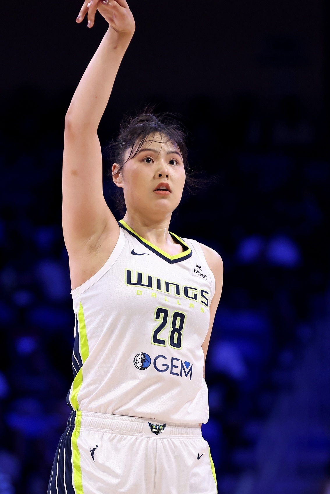 佩奇赞李月汝：她在场上可以做很多事 三分球也非常棒