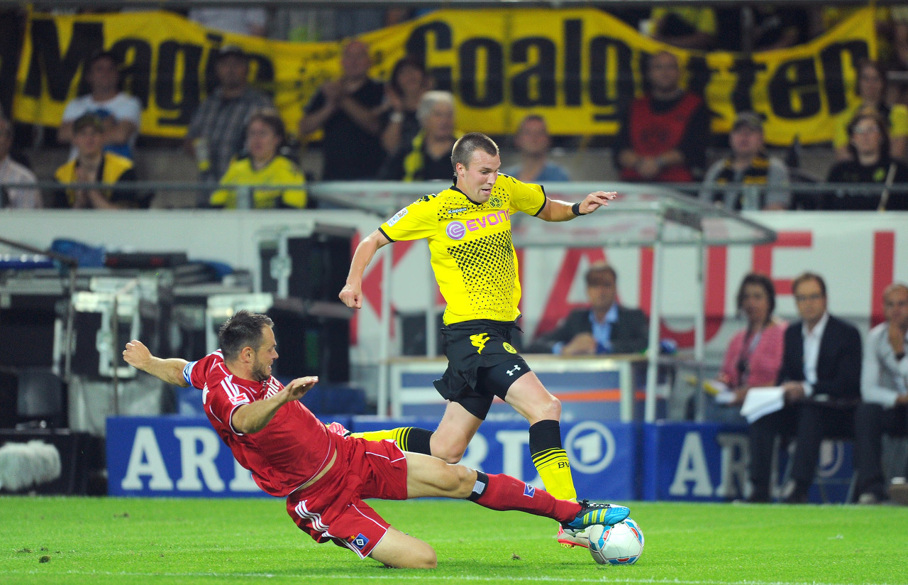 官方：格罗斯克罗伊茨入选多特传奇，效力6年出战236场斩获5冠