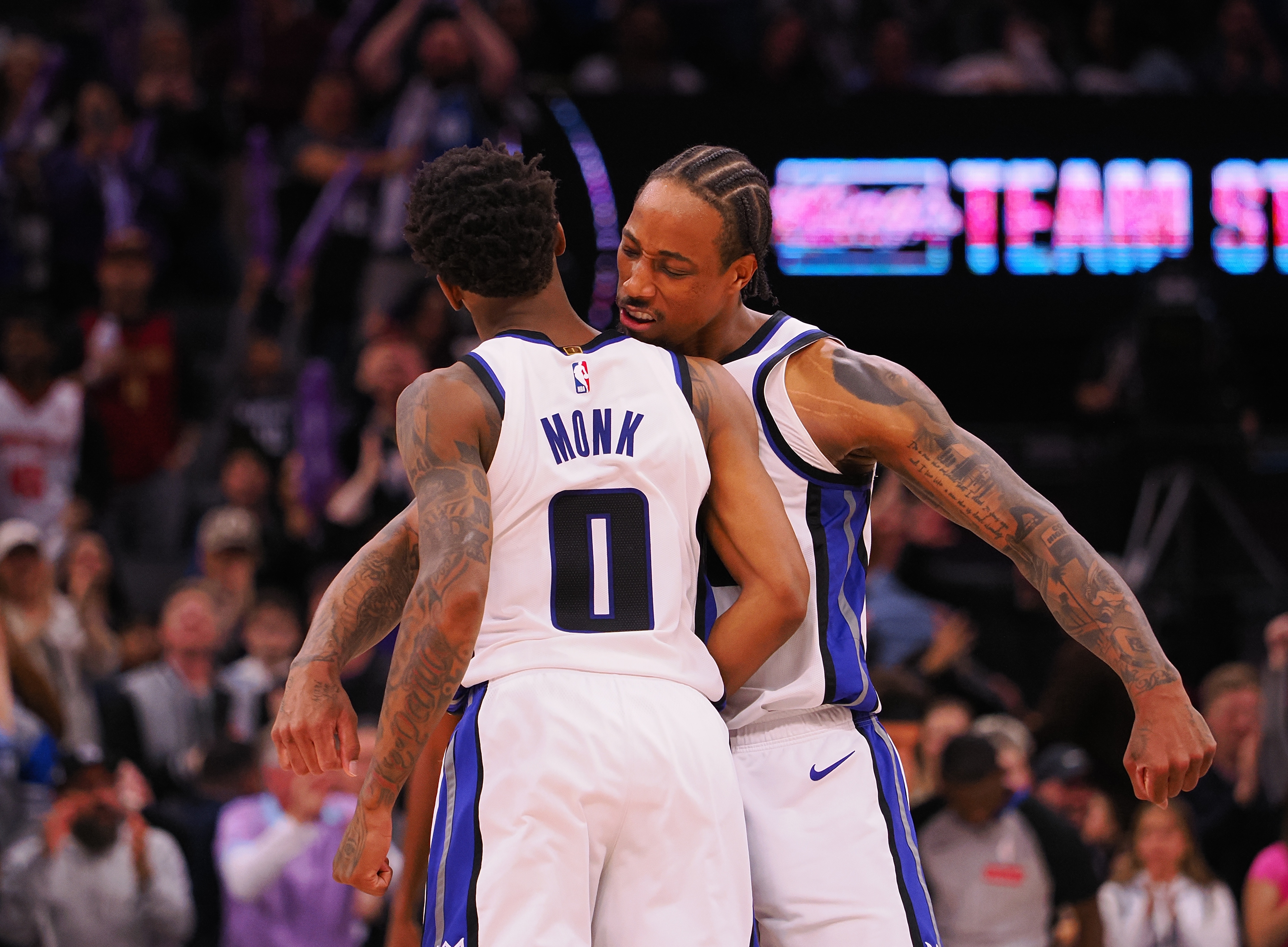 国王记者：即使能把库明加送走 勇士也更倾向于蒙克而不是德罗赞